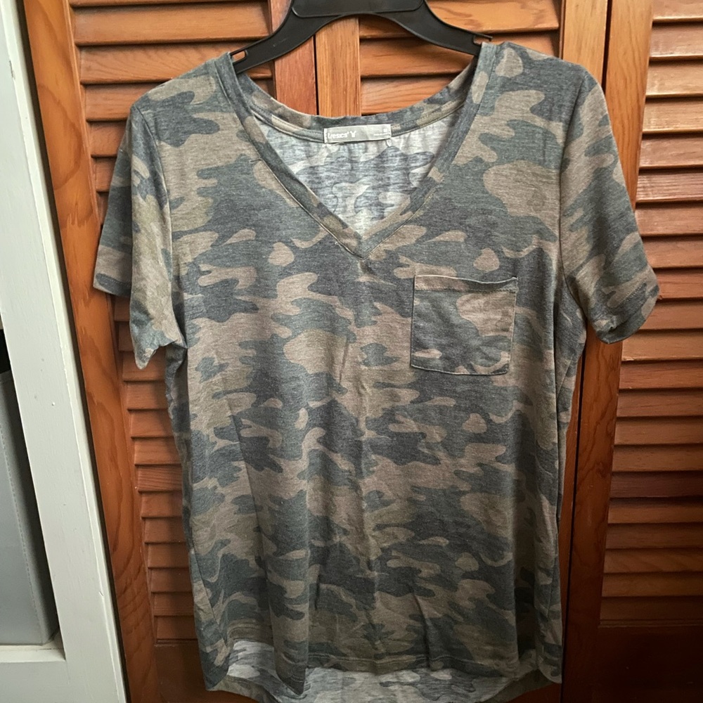 Soft tee-shirt with pocket